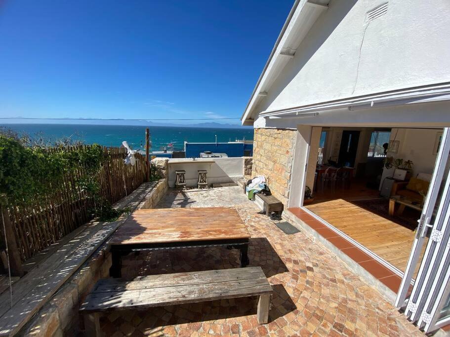 The Whalespotter On The Sea Holiday home Cape Town